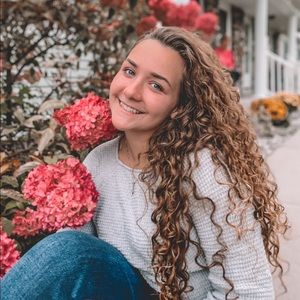 Meet your Posher, Abbie